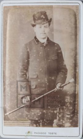 "Ao meu amigo António Cardoso de Faria e Maia [...]"