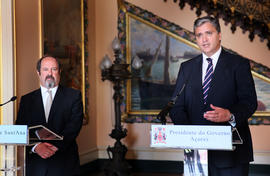 O presidente do Governo Regional e o candidato do PS/Açores à Câmara Municipal de Ponta Delgada, ...
