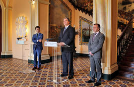 O presidente do Governo Regional e o Secretário de Estado do Turismo, em declarações aos órgãos d...