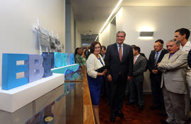 O Presidente do Governo Regional, visita as várias áreas do interior da Escola Básica António Jos...