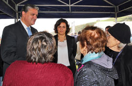 O Presidente do Governo Regional e a Secretária Regional da Solidariedade Social, na cerimónia de...