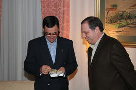 Oferta do presidente do Governo Regional ao Comandante cessante da Zona Aérea dos Açores, Major-G...