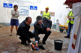 O Presidente do Governo Regional lança a primeira pedra fundamental, da obra de remodelação da Cr...