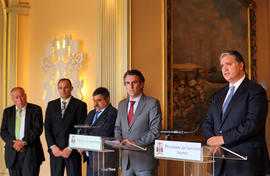 O presidente do Governo Regional e o presidente da Federação das Pescas dos Açores, Gualberto Rit...