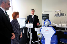 O Presidente do Governo Regional visita o gabinete de medicina dentária, do novo Centro de Saúde ...