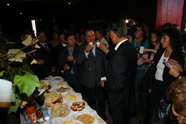 Brinde entre o presidente da República e o presidente do Governo Regional, aquando da visita ao M...