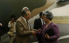 Chegada do Presidente da República, Mário Soares, ao Aeródromo da Graciosa
