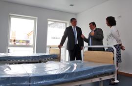 O Presidente do Governo Regional visita os quartos do Centro de Dia e Centro de Convívio da Casa ...