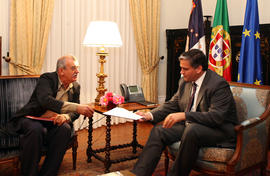 O presidente da Cooperativa Porto de Abrigo em audiência, com o presidente do Governo Regional