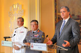 O presidente do Governo Regional e o Chefe de Estado Maior General das Forças Armadas, em declara...