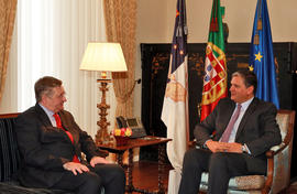O Embaixador da Irlanda, Declan O’Donovan, em audiência, com o Presidente do Governo Regional