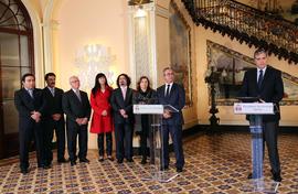 O presidente do Governo Regional e os novos corpos sociais da Santa Casa da Misericórdia de Vila ...