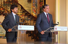 O presidente do Governo Regional e o presidente da comissão executiva da empresa NOS, em declaraç...
