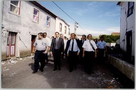 Presidente do Governo Regional dos Açores acompanhado por membros do governo, pelo Primeiro Minis...