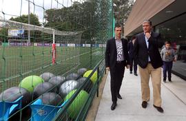 O Presidente do Governo Regional acompanhado pelo Pedro Pauleta, visita o exterior do novo espaço...
