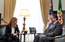 A Bastonária da Ordem dos Advogados, Elina Fraga, em audiência, com o presidente do Governo Regional
