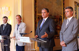 O presidente do Governo Regional, o Sindicato dos Enfermeiros Portugueses e o Conselho Diretivo R...