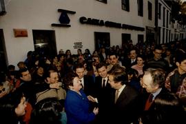 Visita do Primeiro Ministro António Guterres à Povoação - passeio pelas ruas da Vila