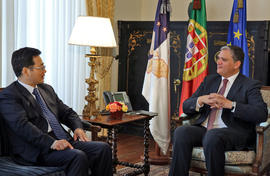 O Embaixador da China em Portugal, Huang Songfu, em audiência, com o Presidente do Governo Region...