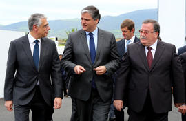 O Presidente do Governo Regional acompanhado pelo Secretário Regional da Agricultura e Ambiente, ...