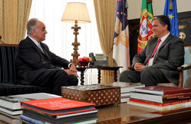 O Provedor de Justiça, Faria e Costa, em audiência, com o presidente do Governo Regional, Vasco C...