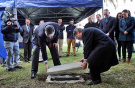 O Presidente do Governo Regional em conjunto com Provedor da Santa Casa da Misericórdia de Ponta ...