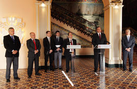 O presidente do Governo Regional e a Associação Nacional de Industriais de Laticínios em declaraç...