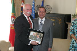 O presidente do Governo Regional, Carlos César, e o Xerife do Condado de Bristol, Thomas Hodgson,...