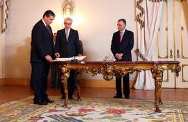 Leitura do livro de ato de Posse pelo Presidente do Governo Regional dos Açores, Vasco Cordeiro