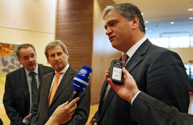 O Presidente do Governo Regional em declarações aos meios de comunicação social, após a reunião c...