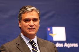 O presidente do Governo Regional, Vasco Cordeiro, em declarações aos meios de comunicação social