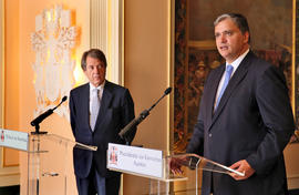 O presidente do Governo Regional e o Chairman da Portugal Telecom em declarações aos órgãos de co...