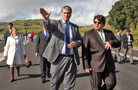 O presidente do Governo Regional acompanhado pelo presidente da Câmara Municipal da Horta, visita...