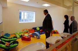 O Presidente do Governo Regional visitou as áreas interiores da creche Os Priolinhos da Santa Cas...
