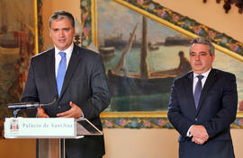 O presidente do Governo Regional acompanhado pelo Vice-Presidente em declarações, aos meios de co...