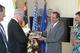Oferta de fotografia do Presidente do Governo ao sheriff de Bristol