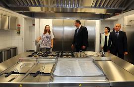 O Presidente do Governo Regional visita as instalações e serviços do Centro de Alojamento Temporá...