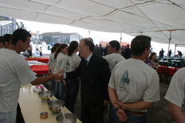 Almoço com a população da Ilha do Corvo
