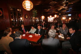 Visita ao Central Pub, em Vila do Porto, o Presidente da República, o Presidente do Governo Regio...