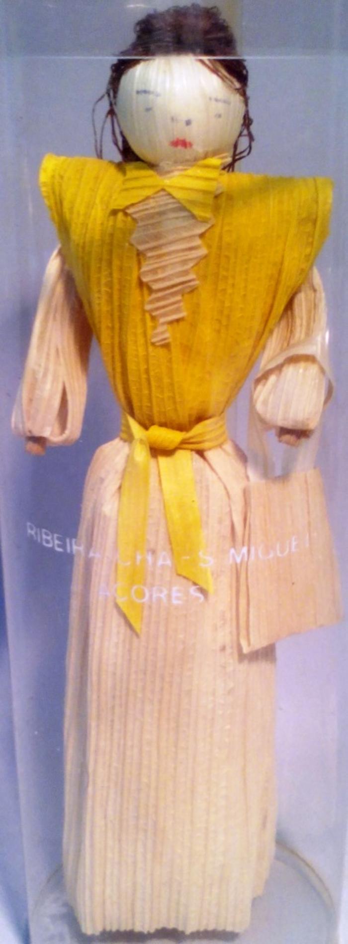 Boneca em folha de milho