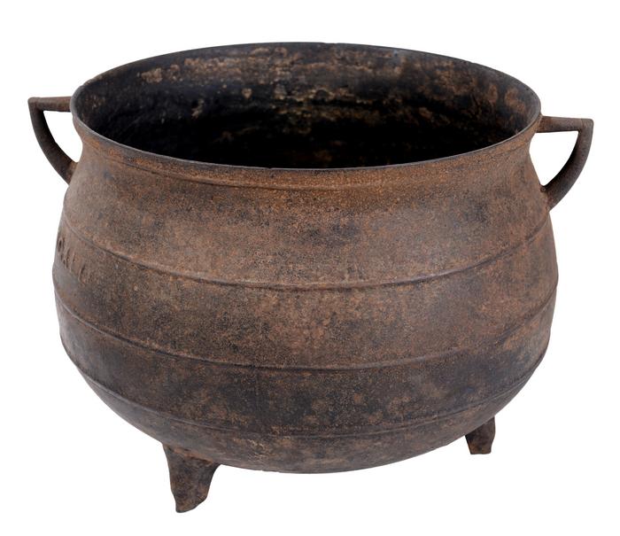 Panela de três pés