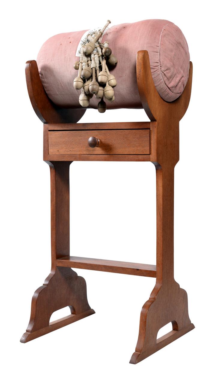 Almofada de renda de bilros com móvel