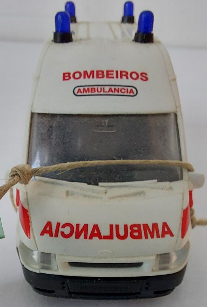 ambulância (miniatura)