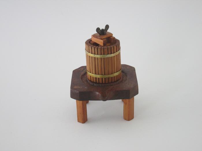 Prensa de uvas (miniatura) (MSM499)