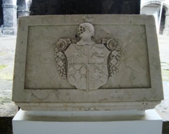Pedra tumular armoriada do Morgado André Álvares Cabral