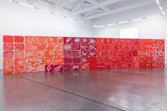 Cem desenhos vermelhos