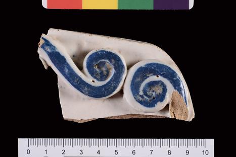 Fragmento de pia de água benta