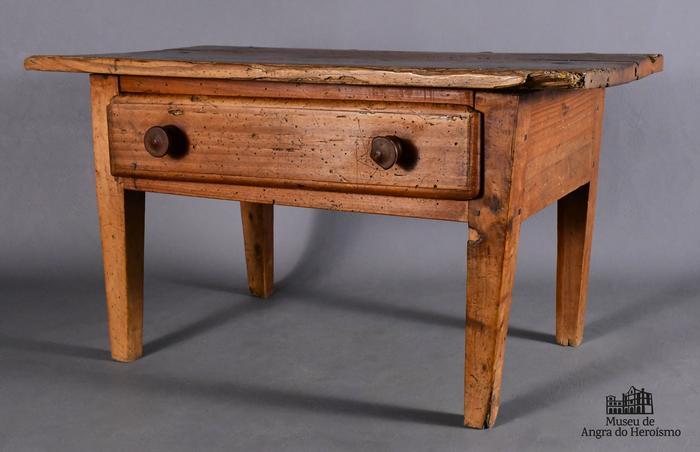Mesa de estrado