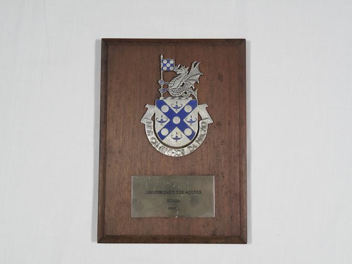 Placa decorativa do Instituto da Defesa Nacional