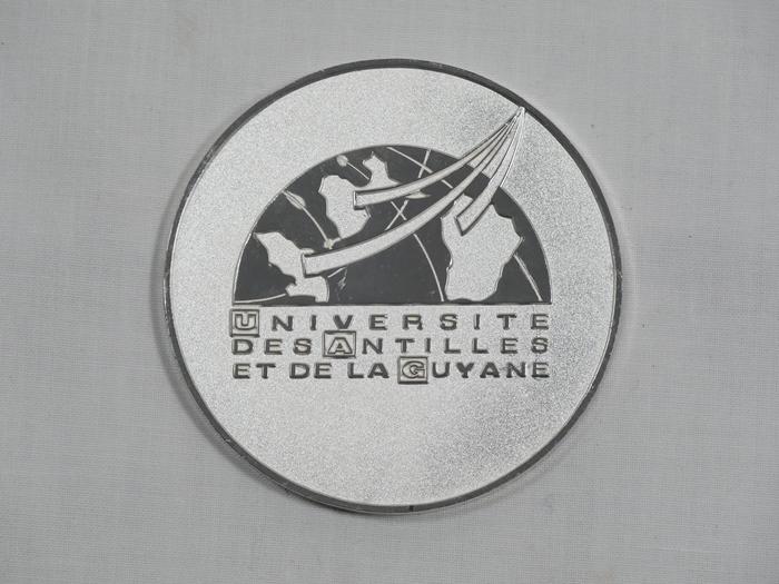 Medalha da Universidade das Antilhas e da Guiana